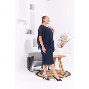 RMG Plus Size ชุดเดรสผ้าชีฟองสีน้ำเงินกรมท่าพร้อมลายพิมพ์หินที่ไหล่สำหรับผู้หญิง - ชุดเดรสแม็กซี่ฤดูร้อนสุดหรู - Product Image 4