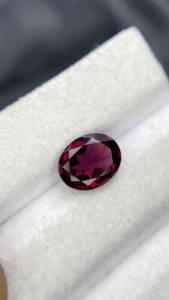 พลอยโรโดไลต์การ์เนตแท้ทรงรีขนาด 10x8 มม. คุณภาพสีเยี่ยม น้ำหนัก 2.76 กะรัต  หายาก ได้รับการรับรอง - Product Image 4