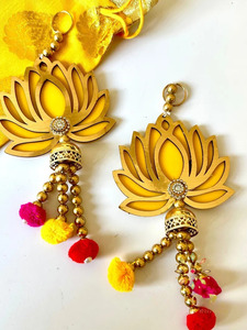 Velours jaune et or acrylique fleur de Lotus découpe suspendue pour Temple Decor Haldi Decor accessoires de scène de mariage - Product Image 3