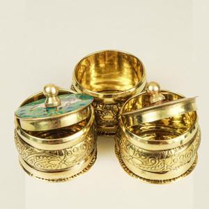 Caja Kumkum tradicional india Sindoor Dibbi con estampado de Pichwai de latón para regalo de boda de novia y uso de Pooja Mandir - Product Image 6