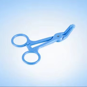 Suministro a granel de fórceps desechables de plástico quirúrgico, mango de anillo estéril, hemostato y abrazaderas de vendaje para uso médico y hospitalario - Product Image 1