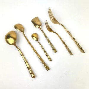 Ensemble de 4 couverts en acier inoxydable idéal pour la table de cuisine à manger usage domestique couverts finis plaqués couleur argent poignée multicolore - Product Image 5