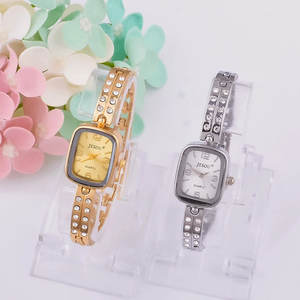 นาฬิกาควอตซ์หรูหราสำหรับผู้หญิงรุ่นใหม่ปี 2020 ชุดของขวัญพร้อมสายสแตนเลส ตัวเรือนทรงสี่เหลี่ยม หนา 5 มม. ของขวัญแต่งงาน ลายการ์ตูน แบบอนาล็อก - Product Image 1
