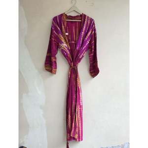 Kimono de sari tie-dye bohemio hecho a mano, estilo vintage, ropa de dormir larga, pareo para traje de baño - Product Image 3