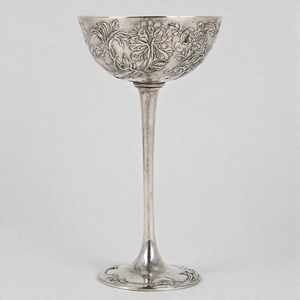 Calice à vin en métal orné de la grâce divine SacredTouch gobelet de finition antique traditionnelle pour les rituels religieux et les autels d'église - Product Image 3