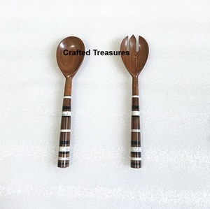 Juego de Cubiertos de madera de acacia respetuosos con el medio ambiente con mango decorativo de resina Juego de Cubiertos de madera más popular Cuchara y tenedor de cena de mesa - Product Image 1