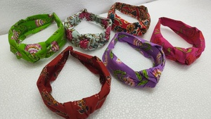 Bandas para el Cabello de Chifón con Pedrería, Estampado Floral Étnico Personalizado, Serigrafiadas en Algodón y Seda, Hechas a Mano, Anudadas, Venta al Por Mayor - Product Image 5