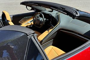 Corvette Stingray Cabriolet 2023 ~5 300 milles, moteur V8 LT2, pack performance Z51, finition rouge brume métallisé - Product Image 5