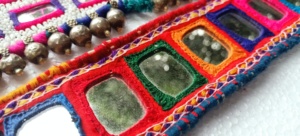 Cinturón bohemio con espejo de cristal hecho a medida con bordados a mano adecuado para clientes boutique y revendedores de accesorios - Product Image 3