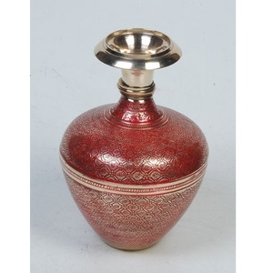 Jarrones de metal más vendidos con un increíble revestimiento de color rosa madder, ideales para arreglos florales tanto en interiores como en exteriores. - Product Image 3