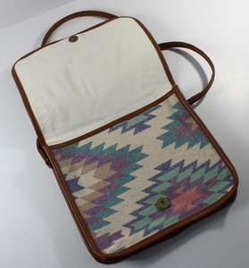 Sac à bandoulière/pochette en coton tissé artisanal pour femme, style mode, imprimé Dhurry/Kelim multicolore, idéal pour les fêtes, couleur camel, vente en gros - Product Image 6