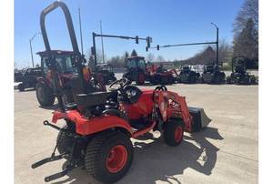 Tractor de Ruedas Compacto Usado Kioti CK4030 de 35HP con Cabina, Tracción en las 4 Ruedas, Transmisión por Engranajes, Alta Productividad para Pequeñas Granjas - Product Image 6
