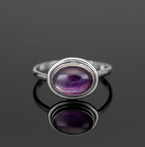 Bague en argent sterling minimaliste avec pierre précieuse, sertie à la main, améthyste naturelle taille ovale, style classique, pour fiançailles et mariages - Product Image 1