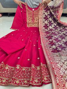 Colección Premium: Kurti, Pantalón y Dupatta de Seda Banana con Bordado Zari Dorado, Fabricante de la India a Precio de Mayoreo - Product Image 6