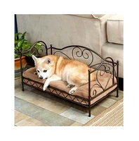 Maison pour animaux de compagnie en fer de haute qualité avec murs isolés et porte d'accès facile pour les chiens de grande race dans des conditions météorologiques extrêmes