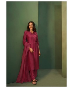 Hermoso vestido negro musulmán Jibab para mujer en la moda clásica en línea de China con conjunto de caftán y hiyab de dos piezas - Product Image 3