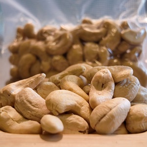 Noix de cajou du Vietnam W180, qualité supérieure, fraîche, certifiée biologique USDA / UE, pour la transformation en collations - Product Image 5