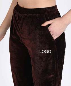 Diseño de logotipo personalizado OEM impreso y bordado nuevo diseño de moda terciopelo y diseño de red nuevo look chándales para mujer - Product Image 5