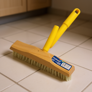 น้ำยาทำความสะอาดพื้น Kleen up พร้อมด้ามแปรงขัดทนทาน ใช้งานสะดวกสำหรับการทำความสะอาดประจำวัน - Product Image 3