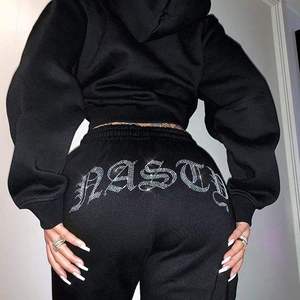 Ensemble de survêtement à logo personnalisé pour femmes Offre Spéciale jogging de piste en diamant avec sweats à capuche en strass pour survêtement d'hiver - Product Image 5