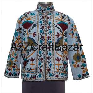 Veste bomber en coton brodée Suzani faite à la main en Inde, veste vintage florale d'hiver bohème écologique à col en V pour femmes - Product Image 1