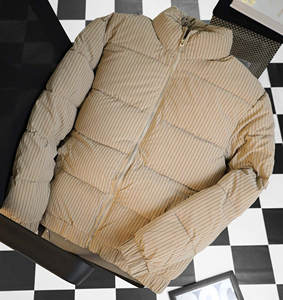 Chaqueta Ligera Estilo Urbano, Cortavientos de Otoño, Chaqueta Bomber con Cremallera, Transpirable, para Uso en Exteriores, con Forro Acolchado y Diseño de Parches en la Parte Delantera - Product Image 3