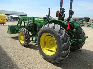 2022 John Deer 5065E 70HP 4WD Gear Drive Tracteur agricole à haute productivité avec roulement de boîte de vitesses de pompe - Product Image 2