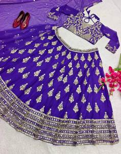 Vêtements De Mariage Designer Lehenga Choli Avec Dupatta Avec Broderie Travail - Product Image 4