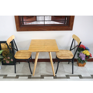BFCBCF004-Juego de Bistro Minimalista de Bambú con Patas de Madera y Respaldo de Hierro - Product Image 2