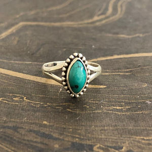 Anillo de Turquesa Chapado en Oro de Diseño (2.7 Gramos) con Incrustaciones de Diamantes, Circonitas y Perlas, Ideal para Bodas, Compromisos, Fiestas, Regalo para Niños - Product Image 1
