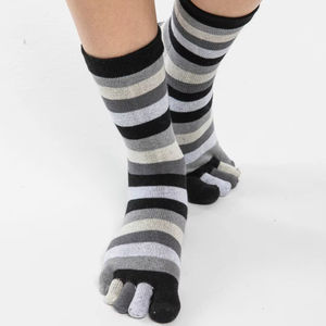 Chaussettes d'hiver chaudes à cinq orteils, antibactériennes et antidérapantes, décontractées et épaisses pour hommes avec logo personnalisé et design respirant - Product Image 3