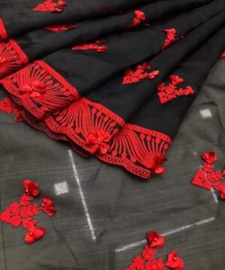 Experimente el lujo con nuestros saris de trabajo de bordado de hilo Chinon en una variedad de colores con blusa sin costuras - Product Image 6