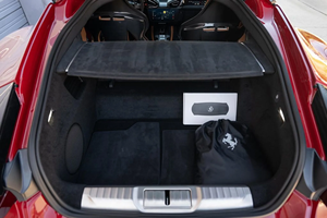 Disponible dès maintenant : Coupé sport de luxe 2025 à 12 cylindres, propulsion arrière, moteur 6,5 L à douze cylindres, automatique, faible kilométrage - Product Image 5