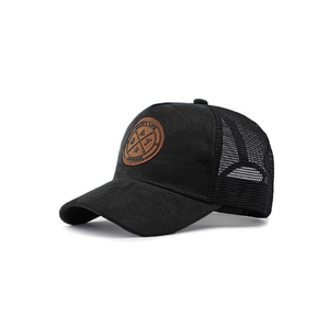 Vente en gros de casquette de camionneur personnalisée avec logo en daim, dos en maille, casquette de baseball unisexe à 5 panneaux, réglable et durable pour le sport, tenue quotidienne - Product Image 1