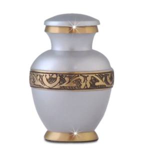 Urna de cremación de latón con acabado dorado y banda de grabado Urna de recuerdo de metal de alta calidad para cenizas humanas - Product Image 3