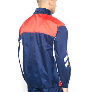 Veste coupe-vent légère imperméable anti-UV à capuche pour homme, logo personnalisé sur le devant, couleur personnalisable pour les sports de plein air, les voyages, coupe ample, OEM - Product Image 2