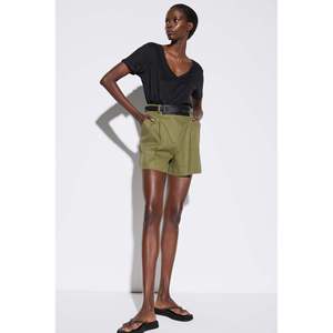 Shorts cortos con bolsillos - Product Image 2