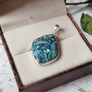 Pendentif en malachite de forme fantaisie fait main dans une matrice de malachite, en argent sterling 925 – Bijoux pour femme - Product Image 5