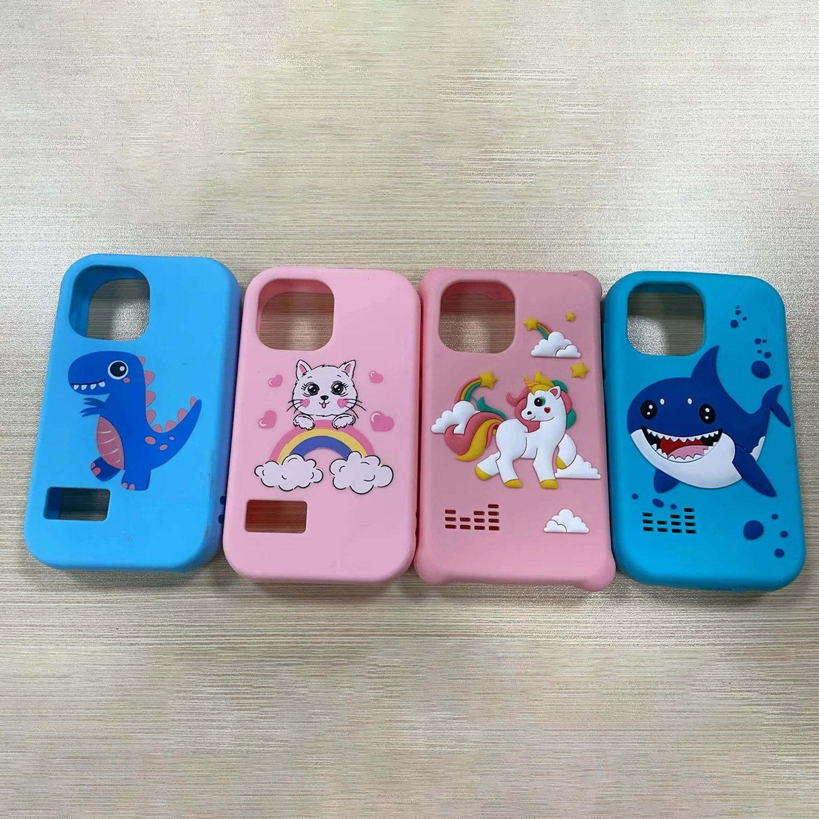 การจัดส่งแบบสุ่มประกอบด้วยโทรศัพท์มือถือ + การ์ด 32GB