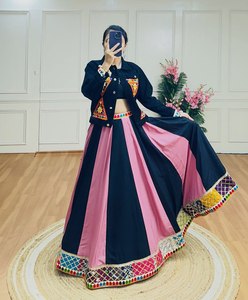 Veste en jean de travail Gamathi finement brodée Exquis plaine Pure Reyon Lehengha pour Navratri Style Indien Pakistanais - Product Image 4
