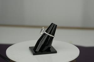 Anillo de diamantes cultivados en laboratorio de lujo 2,30 quilates corte esmeralda VS1 claridad IGI SGL certificado Oro rosa oro plata pedido al por mayor proveedor - Product Image 3