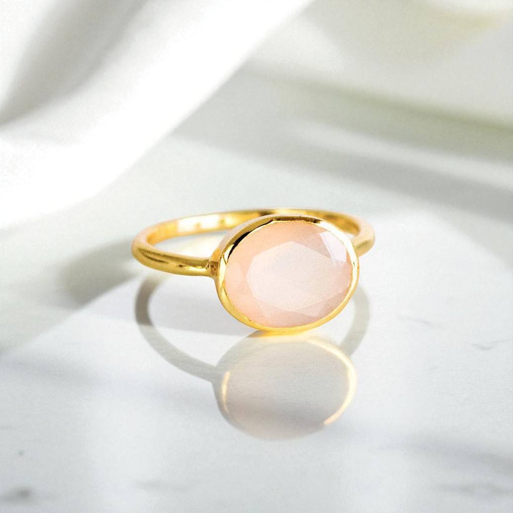 สีชมพูคาลซิโดนีสีทอง