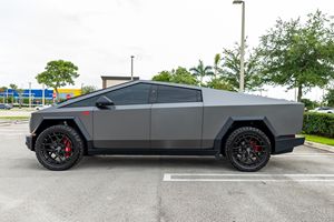 Auto Usado Confiable, Tesla Cybertruck Cyberbeast 2024, Tracción en las Cuatro Ruedas con Tres Motores, 845 Caballos de Fuerza - Product Image 4