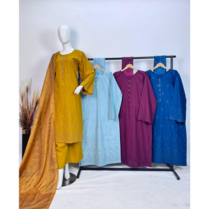 Salwar Kameez pour femmes de qualité supérieure, en tissu Masoori Khaddar, imprimé numérique et brodé |   Ensemble moderne 3 pièces décontracté coupe classique séchage rapide - Product Image 2