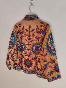 Chaqueta Suzani de Terciopelo Bordada a Mano para Mujer, Chaqueta Bohemia de Terciopelo Única, Prenda Exterior Elegante de Invierno, Moderna y a la Moda - Product Image 6