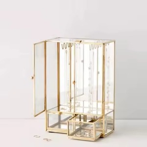 Caja Organizadora de Joyas Rectangular con Marco de Metal Dorado, Espejo de Vidrio, Diseño Moderno y Lujoso - Product Image 2