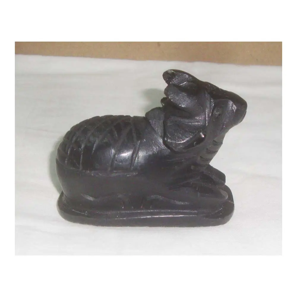 Oturan siyah mermer Nandi heykeli pürüzsüz ve parlak yüzey hayvan figürü için İbadet ve ev dekorasyon