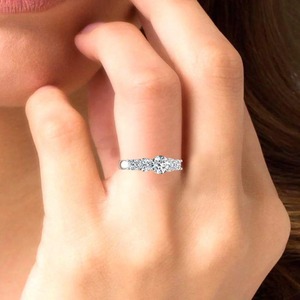 Top marque diamant rond 925 argent torsadé broche cinq pierres bague de fiançailles bijoux fins pour les femmes au prix de gros - Product Image 5