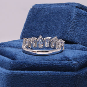 Pera cultivada en laboratorio perfecto, anillo de compromiso de diamante con corte de cojín, certificado de plata esterlina IGI, banda de regalo de ajuste de pavé de lujo - Product Image 4