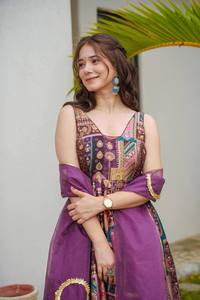 Meher Vivid Symphony Of Culture Timeless Whirl Mosaico brillante de la tradición Elegancia encantada Festive Bloom Serene Colors - Product Image 3